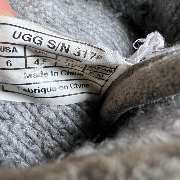 Ugg one button winter boot‎ - Womens 6 - Picture 10 of 10